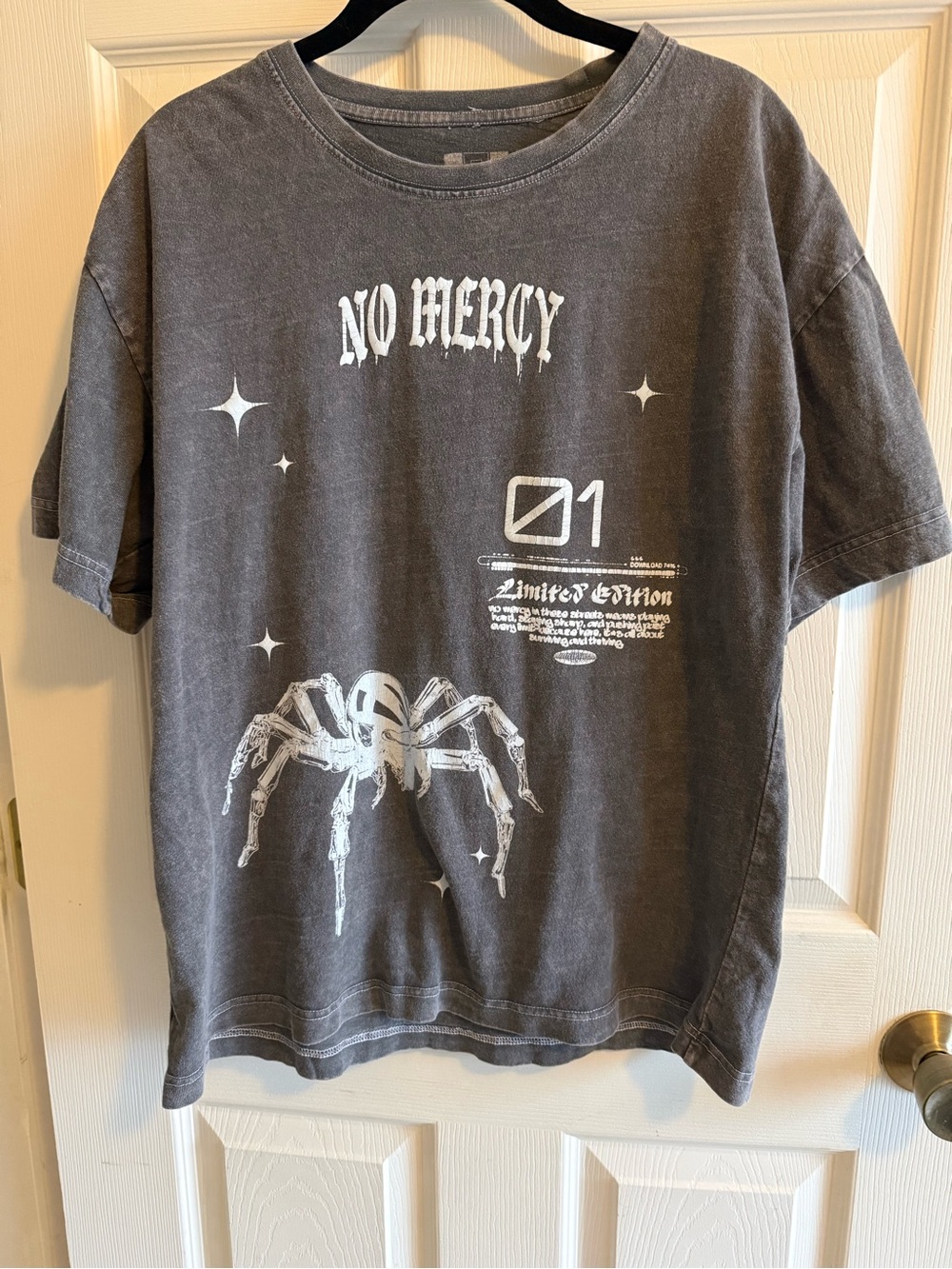 Hustler Hollywood Gray 'No Mercy' Graphic Tee with Spider Print